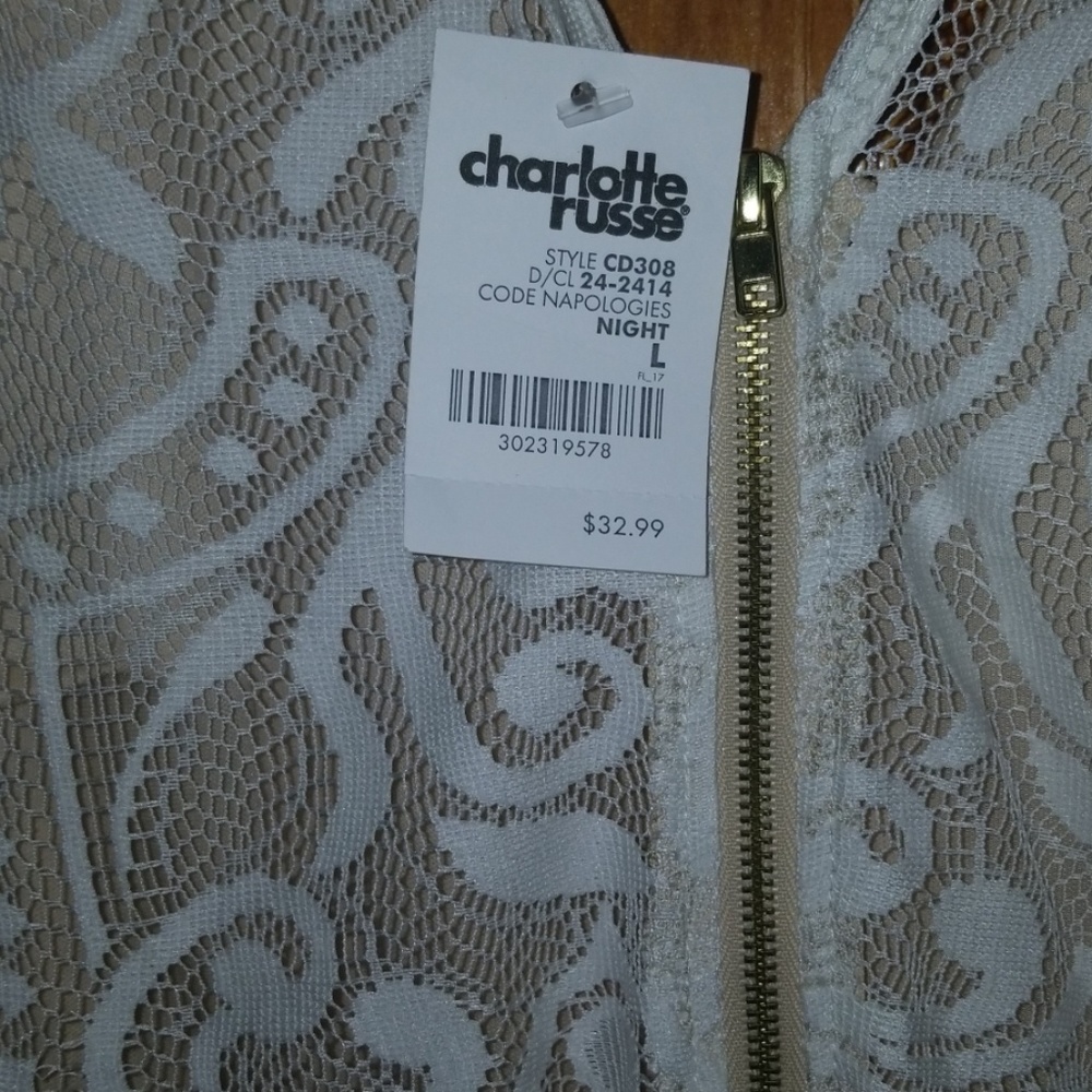 Clothes - Picture 3 of 4
